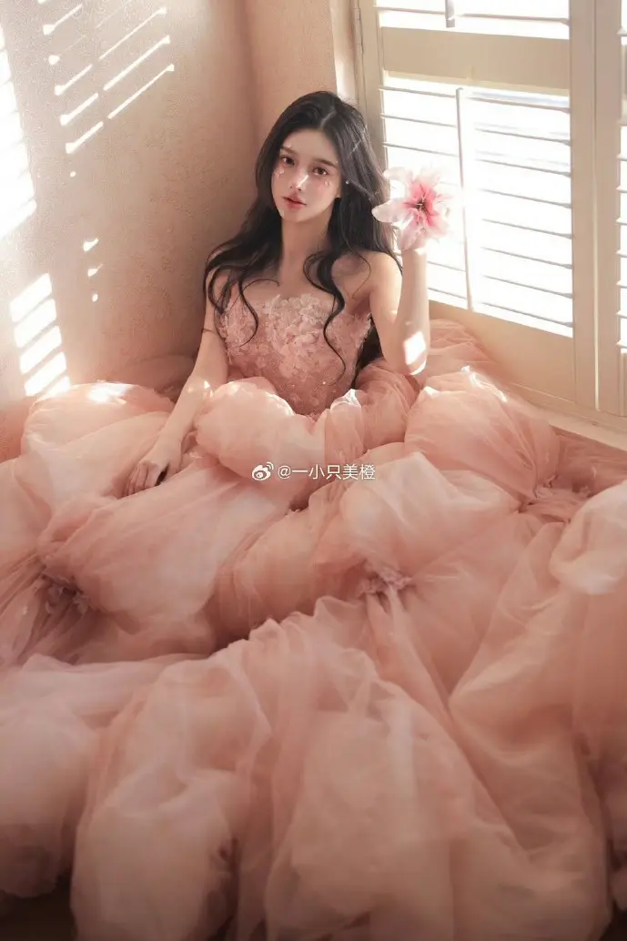 神曲2手游UI设计对比